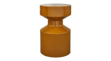 Honinggele WOOOD bijzettafel Ferry met glanzende afwerking en moderne vormgeving.