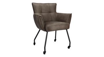 Donkergrijze eetkamerstoel Novile met armleuningen, microleder bekleding en zwarte metalen poten met wieltjes.