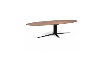 Ovale houten Jump & Wave tafel met zwart stalen sterpoot onderstel tegen witte achtergrond