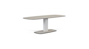  Montèl eettafel Yuno met een keramisch blad en een centrale witte kolompoot, geplaatst op een rechthoekige basis.