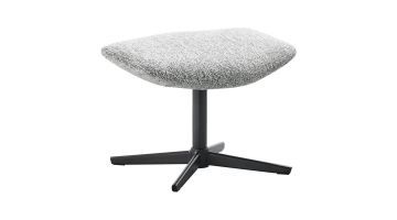 Grijze hocker Ibiria van INHOUSE met zachte bekleding en zwart metalen draaivoet, losstaand gefotografeerd tegen een witte achtergrond.