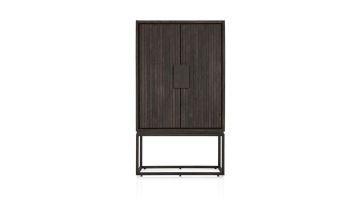 Strak frontaal beeld van de gesloten bergkast Amsterdam met verticale houtstructuur en modern metalen frame.