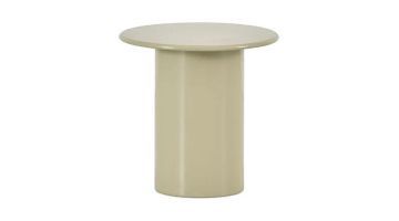 Montèl bijzettafel Mesa in zachtgroen metaal met een rond blad en cilindervormige poot, gefotografeerd tegen een witte achtergrond.