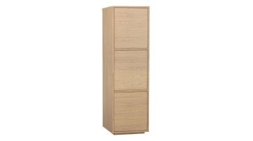 Trendhopper wandkast Tovo 60 cm in Blond Oak, gesloten met drie strakke deuren boven elkaar en een slanke, hoge vorm.