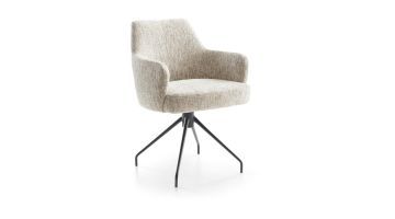 Eetkamerstoel Granville in lichtgrijze Haima-stof met zwarte metalen draaivoet, driekwart zijaanzicht op witte achtergrond.