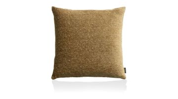 CHIC kussen van COCOmaison in okergeel, vierkant van vorm en 60x60 cm groot, uit de BeautiQ-collectie gefotografeerd van voren.