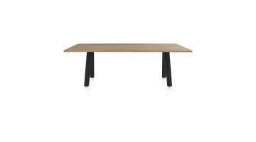 Eetkamertafel Zade 240x100 cm van Happy@home met eikenfineer blad in dune kleur en zwart metalen poten.
