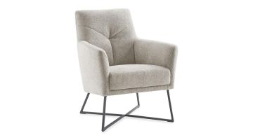 Moderne fauteuil Menori in lichtgrijze stof met grijs metalen frame en lage rugzitting, vooraanzicht.