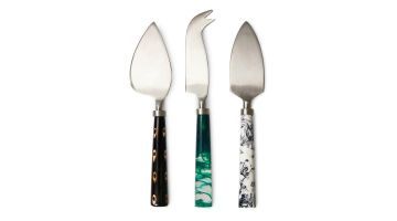 Set van drie HKLIVING kaasmessen Coast met roestvrijstalen bladen en handvatten in zwart met ogen, groen gemarmerd en wit met zwart marmermotief.