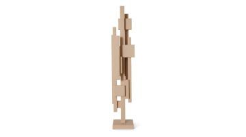 Beige HKLIVING Sculptuur Skyline M, gefotografeerd recht van voren op een witte achtergrond, met duidelijke grafische lijnen en blokvormen.