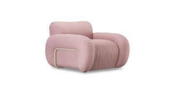 Fauteuil Arc Lounge van HKLIVING in Wise Blossom, schuin gefotografeerd met zachte ronde vormen en een zandkleurig frame, moderne loungefauteuil.