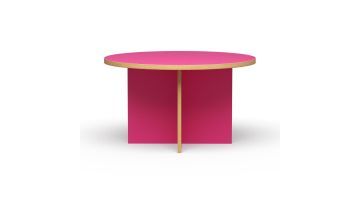 Ronde roze eetkamertafel met een kruisvormig onderstel en houten afwerkrand, frontaal gefotografeerd op witte achtergrond.
