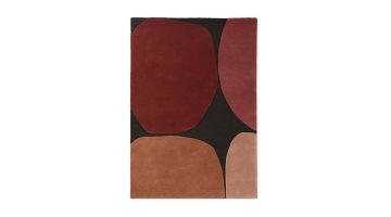 Handgemaakt vloerkleed van zuiver scheerwol met grafisch patroon in warme bruintinten, weergegeven in bovenaanzicht tegen een witte achtergrond.