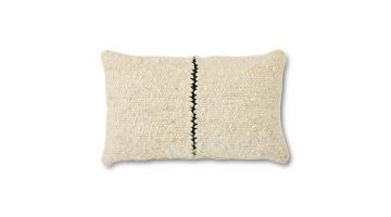 Rechthoekig HKLIVING sierkussen van wol in naturel met een zwarte streep in het midden, formaat 50x30 cm.