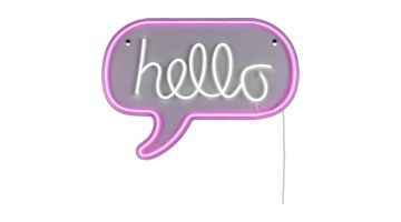 Wandlamp Hello in tekstballonvorm met roze rand en witte verlichte letters.