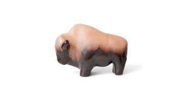 Keramische stier van HKLIVING x Otto Keramik in bronskleurig glazuur, gezien van de zijkant.