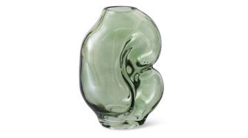 Close-up van de HKLIVING Gleam Olive Small vaas van olijfgroen glas met organische, golvende vorm.