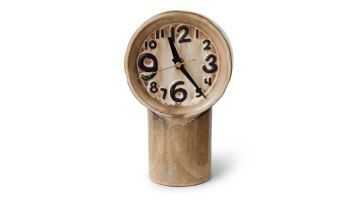 Close-up van de HKLIVING Retro Keramiek Klok Cream met grote cijfers en zwarte wijzers.