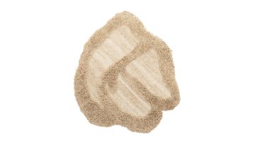 Organisch wandkleed in beige tinten met reliëfstructuur, volledig zichtbaar van voren