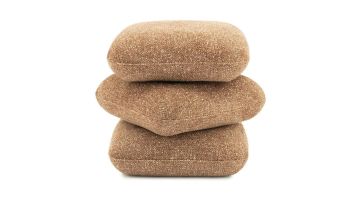 Krukje Pillowscape in Caramel, gevormd als gestapelde kussens, vooraanzicht.