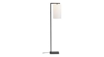 It’s About Romi Boston vloerlamp met zwart metalen frame en witte cilindervormige kap, gefotografeerd op witte achtergrond.