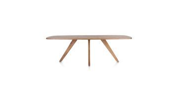 Eettafel Everest 240 van smoked mangofineer met drie houten poten, gefotografeerd tegen witte achtergrond.