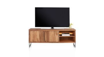TV-meubel Everest 160 van smoked mangofineer met metalen onderstel, LED-verlichting en televisie bovenop.