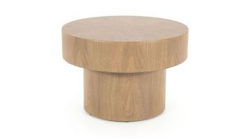 Eleonora bijzettafel Bobbie in lichtbruin hout met ronde vorm en stevige voet, op witte achtergrond.