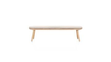 Eetkamerbank Niora in eikenhout met crèmekleurig kussen, gezien van voren.