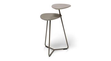 Twinny Butler bijzettafel met twee beige eivormige bladen op verschillende hoogtes en metalen frame