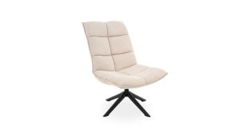 Draaifauteuil Calpe in beige stof met biesafwerking en zwarte metalen 4-teensvoet, vooraanzicht op witte achtergrond.