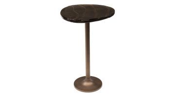 Bijzettafel Eclipse Koper L vrijstaand, met organisch donker blad en koperkleurige metalen voet.