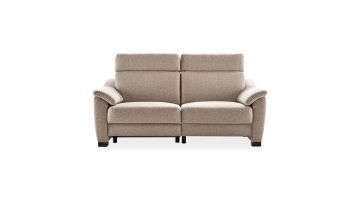 Mirtho bankenconcept 2,5-zitsbank in beige weefstof met extra hoge rug en zwarte poten, frontaal gefotografeerd tegen een witte achtergrond.