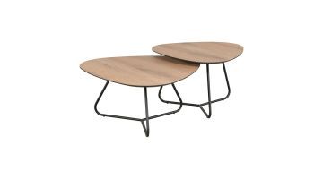 Salontafelset Tidino met twee organisch gevormde tafels in warm naturel met zwart metalen onderstel, samen opgesteld als set