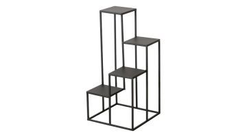zwarte metalen plantentafel sarmento met vier plateaus in trapvorm, gepoedercoat ijzer, vrijstaand op witte achtergrond