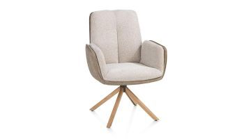 draaibare armstoel Theros beige met armleuningen en houten spinpoot schuin van voren