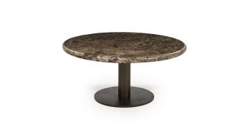 Eleonora salontafel Luigi met rond Emperador marmeren blad en donker ijzeren onderstel, vrijstaand op witte achtergrond