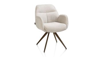 Henders & Hazel eetkamerstoel Pippa crème met armleuningen en draaibaar steelbrown onderstel schuin van voren