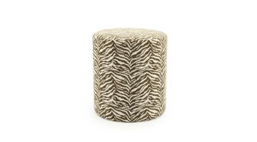 Bruine poef met tijgerprint en zachte stoffering in ronde vorm