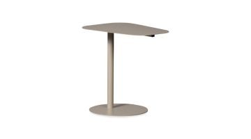 Beige metalen bijzettafel Meri met organisch tafelblad en ronde voet