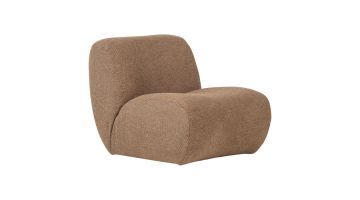 Lichtbruine WOOOD Nomu fauteuil in grof chenille met afgeronde vormen, vrijstaand gefotografeerd