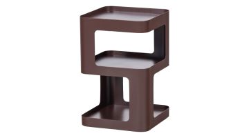 Paarsbruine metalen bijzettafel Riv met open vakken en afgeronde vormen, vrijstaand gefotografeerd