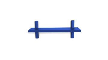 Blauwe wandplank Hola 2 ultramarine van Spinder x OnMateria met cilindervormige steunen tegen witte achtergrond