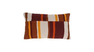 Rechthoekig kussen met warme strepen in roest en bordeaux