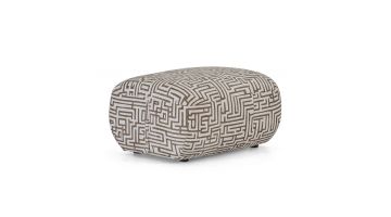 Montèl hocker Ger Nijman Army Lines in beige met armykleurig grafisch lijnenpatroon, afgeronde hoeken en lage zwarte pootjes, schuin van voren gefotografeerd tegen een lichte achtergrond.