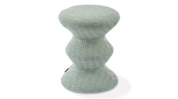 POLSPOTTEN Squared Soft Zig Zag kruk met groen wit geometrisch patroon gefotografeerd op witte achtergrond