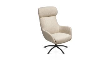 Fauteuil Lomi in beige boucléstof met hoge rugleuning en grafietkleurige draaivoet.
