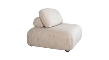 Beige modulaire fauteuil met los rugkussen en afgeronde vormen op witte achtergrond