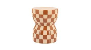 By-Boo bijzettafel Blocsy van aardewerk met bruin geblokt patroon en organische vorm.