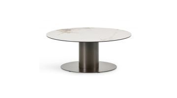 Montèl Wheels salontafel met rond keramiek blad in marmer-look en centraal metalen onderstel in Anodic Brown